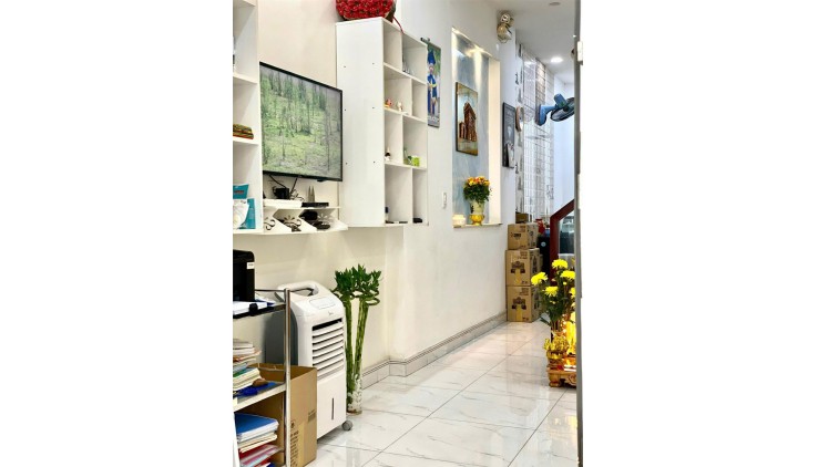 Bán gấp nhà HXH Quận 7 170m2 ngang 4 1T3L nội thất cao cấp sổ sẵn giá 9.45 tỉ